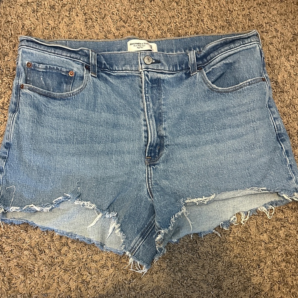 Abercrombie & Fitch Light Wash Denim Cutoff High Rise Mom Shorts